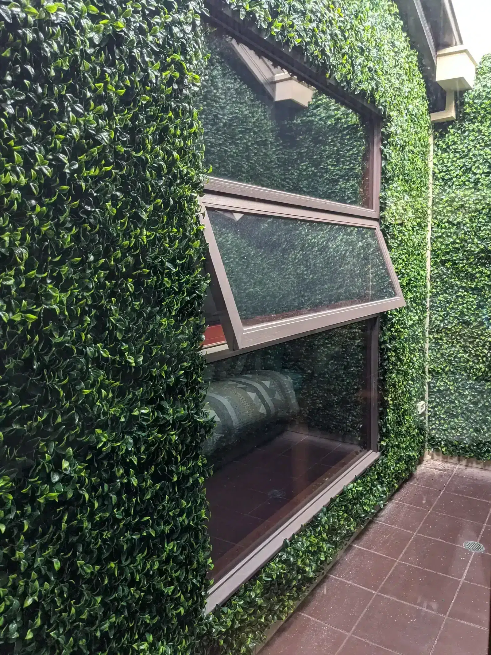 Seamless Elegance: Jasmine Hedge Panels for Residential Spaces